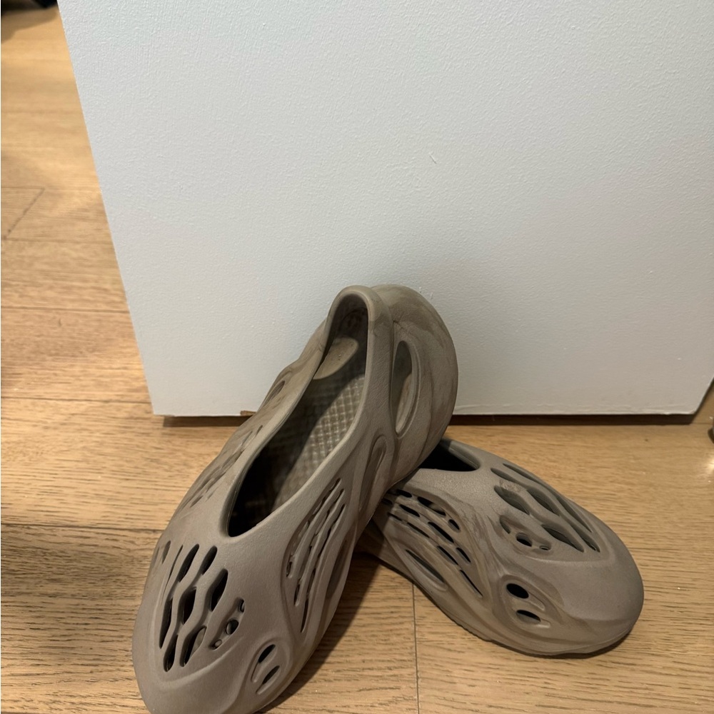 Yeezy Foam Runners “stone sage”